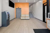 Super 8 by Wyndham Bronx Near Stadium - 2-Star