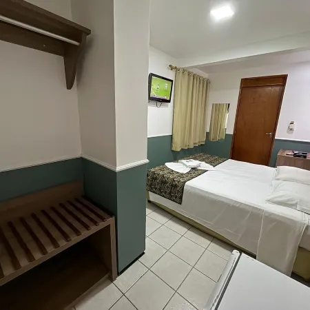 Abrolhos Praia Hotel Отели рядом с достопримечательностью «Пляж Мейрелеш»