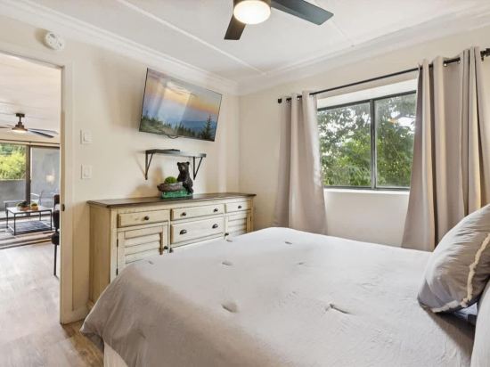 Baskins Creek 2BR Condo by Beyond Expectations With Balcony