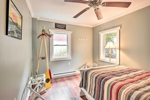 Waterfront Cottage on Sawmill Bay w/ Deck! - WiFi