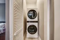 Rare Exclusive Retreat |Private Hot Tub | King Bed - balcony
