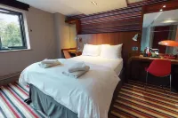 Village Hotel Manchester Cheadle - С бассейном