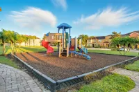 Stylish 4br, Private Pool, Themed Rooms, Sleeps 13