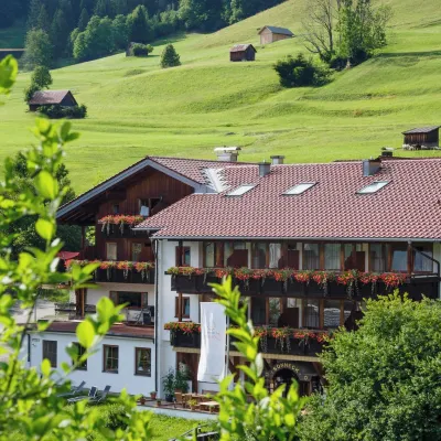 Alpenhotel Sonneck - Mit Bergbahnticket Hotels near Sonnegehren