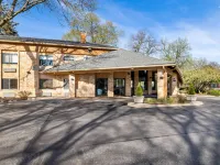 AmericInn by Wyndham Delafield Hotels in Delafield