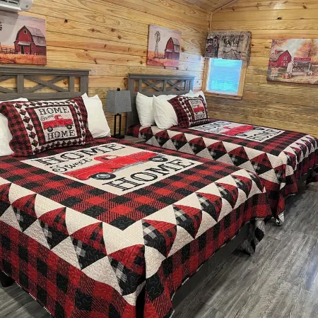 Cabin Unit 4 of 6 with AC and WiFi in serene Paige