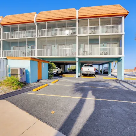 Pelican Cove Condo at Bradenton Beach w/ Pool!
