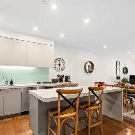 Bright 3-bed Apartment by Western Beach