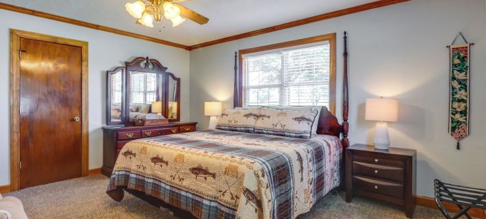 Charming Kaw Lake Country Home w/ Game Room! Hotels in Kay County
