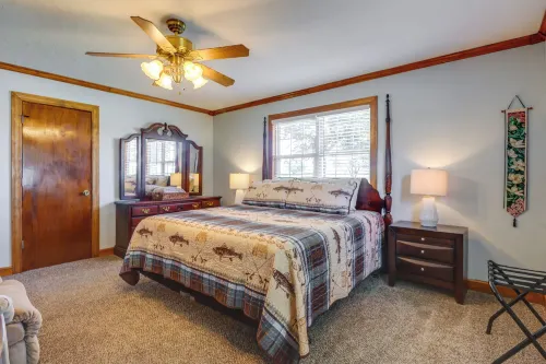 Charming Kaw Lake Country Home w/ Game Room! - 2-Star