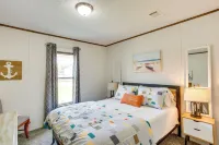 Kingston Home w/ on-Site Boat Parking 2 Mi to Lake - 3 estrellas