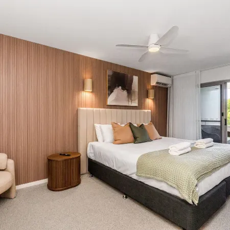 Riverside Apartments & Hotel