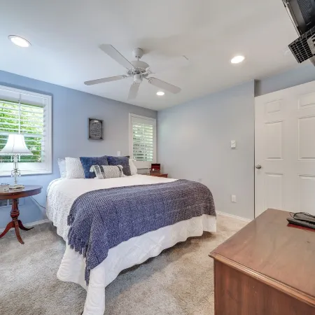 4 Mi to Waterfront & Wineries! Quiet Getaway
