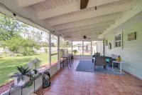 Large Yard, Porch! Pet-friendly Home in Palm Bay - Homestays