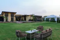 ELIVAAS 24 Carat 4BHK Villa with Pool - Villas