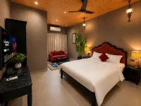 Guru Shikhar Heights - Highest Hotel in Mount Abu 5700 Feet - Bergblick