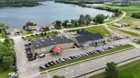 American Inn & Suites - parking