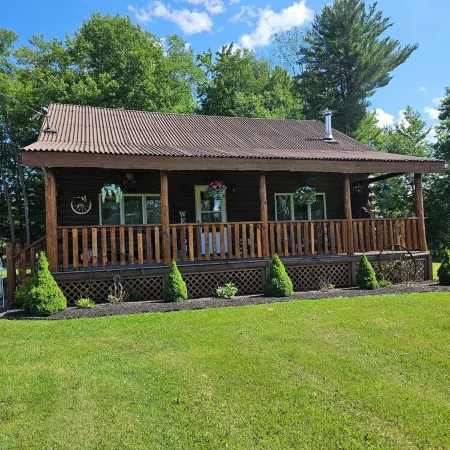 Cozy Log Cabin Near Cooperstown Dreams Park and All- Star Village