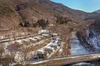 Muju Gucheon-Dong Road Caravan Pension - 家庭旅館