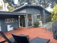 Mid-Century Steps from Miramar Beach, Private Fenced Garden in Montecito -  Privatzimmer
