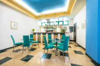 West Point Airport Hotel - bar