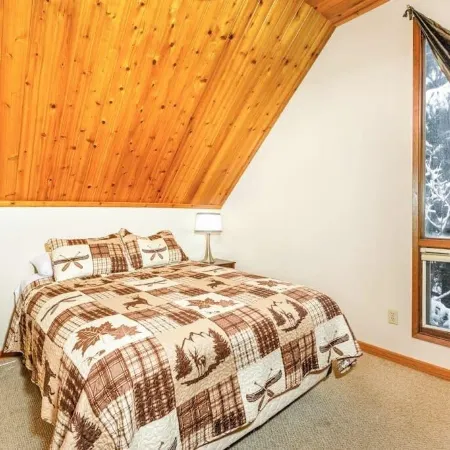 Two-bedroom Plus Loft Chalet w/ Mountain Views