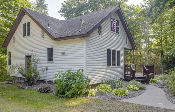 Near Lakes & Trails! Northwoods Retreat