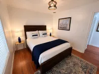 Charming and Cozy Lansing Loft Home - บังกะโล
