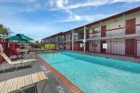 Red Roof Inn North Dallas - Park Central - Motels