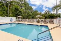 Comfort Suites at the University - Pools