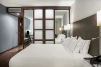إيه سي الخثيراس باي ماريوت - موقف سيارات