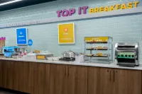 Tru by Hilton Bracebridge, on - breakfast