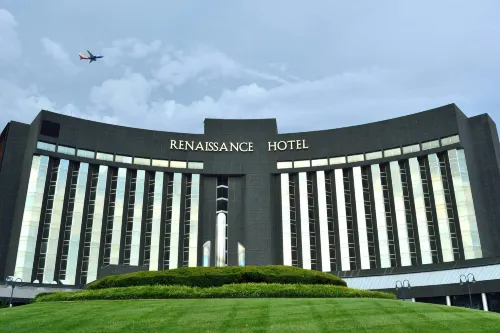 Renaissance St. Louis Airport Hotel - Parkplatz