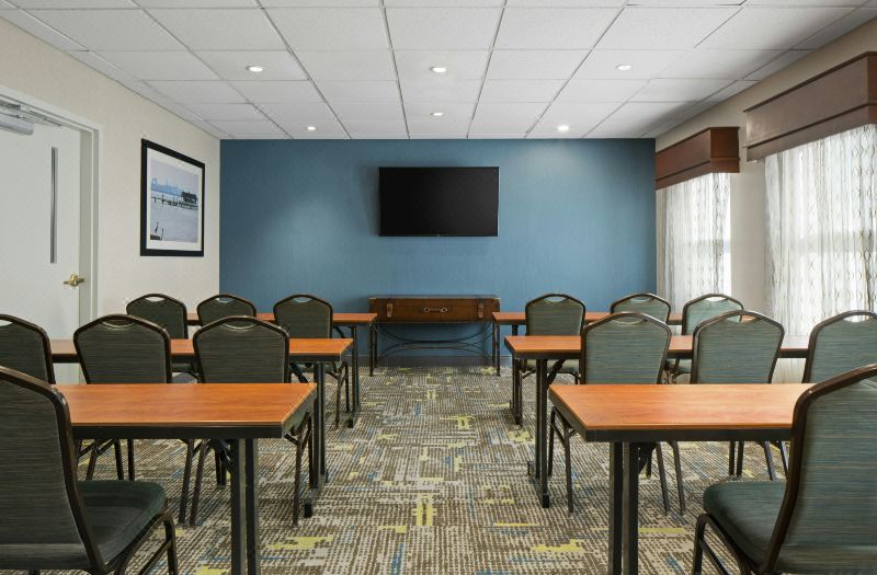Hampton Inn & Suites Newport News-Airport (Oyster Point Area) photo 5