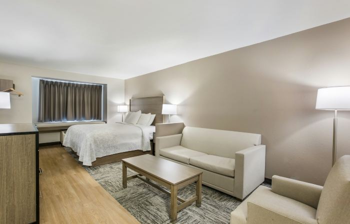 Red Roof PLUS+ & Suites Savannah - I-95