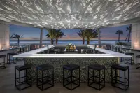 Renaissance Daytona Beach Oceanfront Hotel - بار