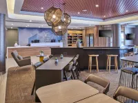 底特律迪爾伯恩SpringHill Suites飯店 費雪大廈附近的飯店