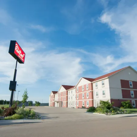 Red Roof Inn & Suites Dickinson
