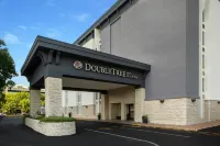 DoubleTree by Hilton Montgomery Downtown - parking