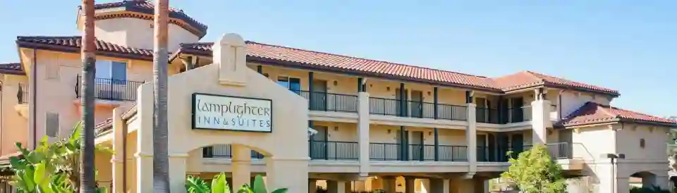 Lamplighter Inn & Suites