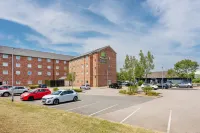 Holiday Inn Express NUNEATON by IHG - parkir