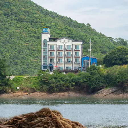 Buan (Byeonsanbando) Badaga Boineun Pension