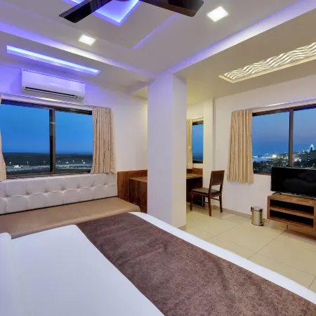 Hotel Devkinandan