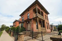 The Cochrane House Luxury Historic Inn - 3-Star