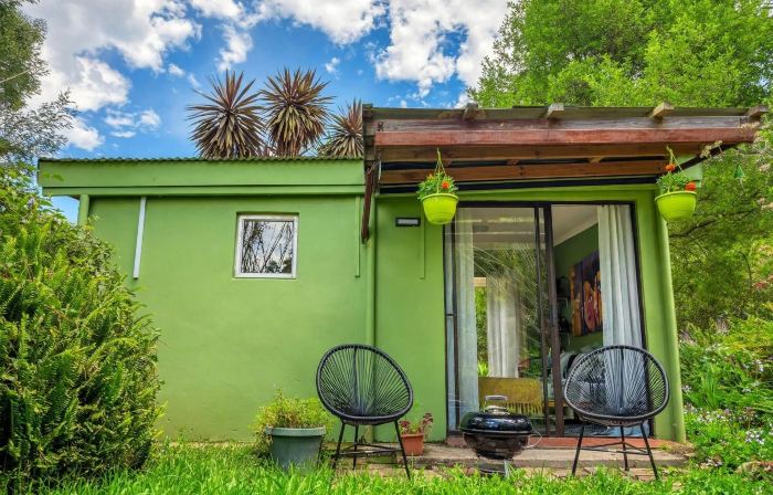 Cozy Private Ferngrove Cottage with Garden Views at Stormsriver