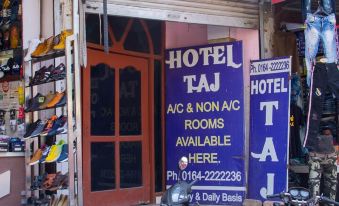 Hotel Taj - Housity