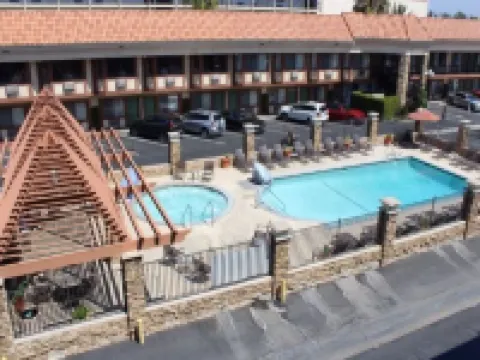 達拉斯純品康納套房旅館