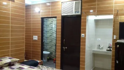 Posh, Nice Foreigner Area Lajpat Ngar Luxury Room