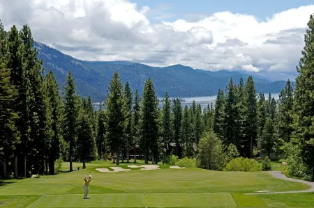 Nicely Updated Condo Across From Hyatt! Отели рядом с достопримечательностью «Санд Харбор»