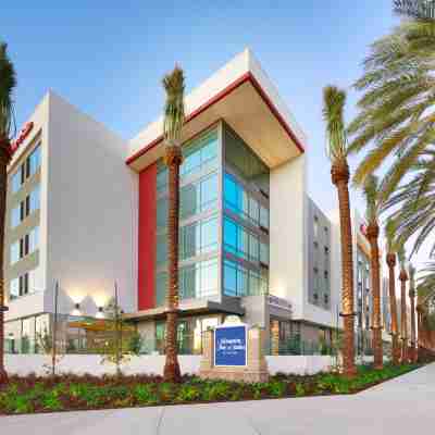 Hampton Inn & Suites Anaheim Hotel Exterior